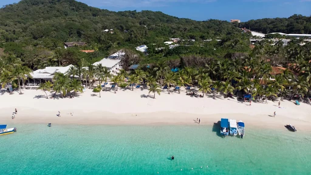 HENRY MORGAN HOTEL AND BEACH RESORT — Roatan, Honduras