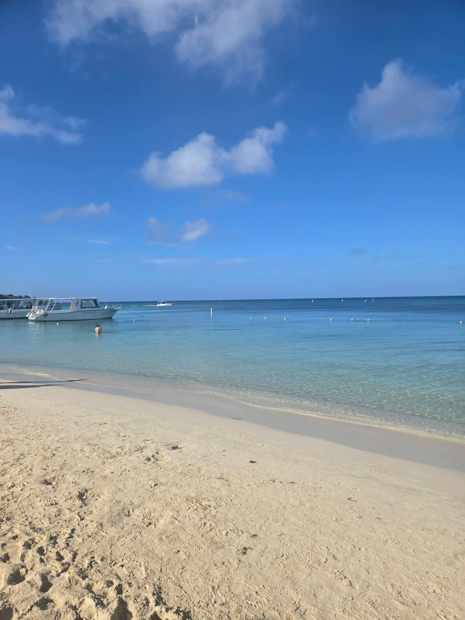 HENRY MORGAN HOTEL AND BEACH RESORT — Roatan, Honduras